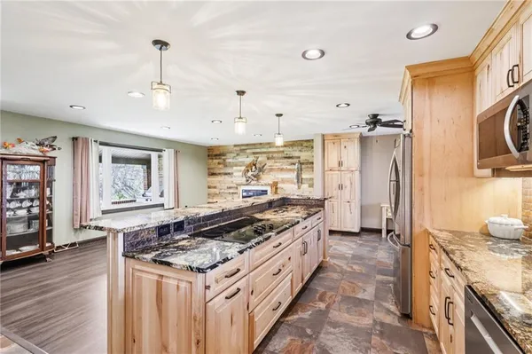 $379,316 | 4412 West State Street, Edinburg, PA 16116