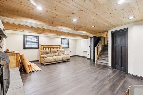 $379,316 | 4412 West State Street, Edinburg, PA 16116