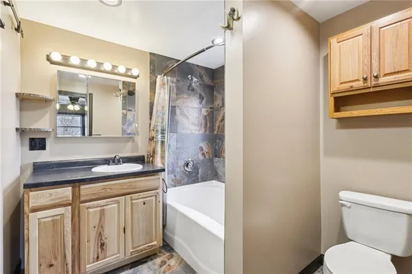 $379,316 | 4412 West State Street, Edinburg, PA 16116