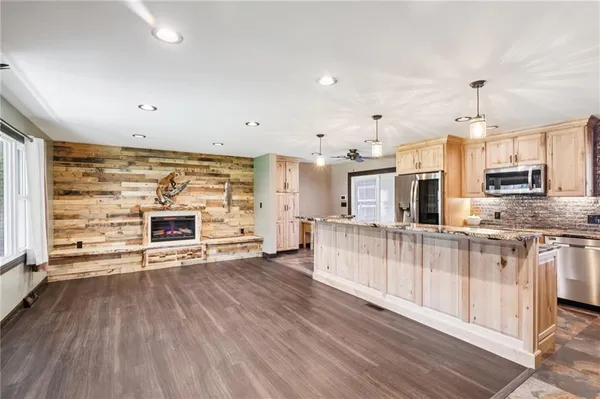 $379,316 | 4412 West State Street, Edinburg, PA 16116