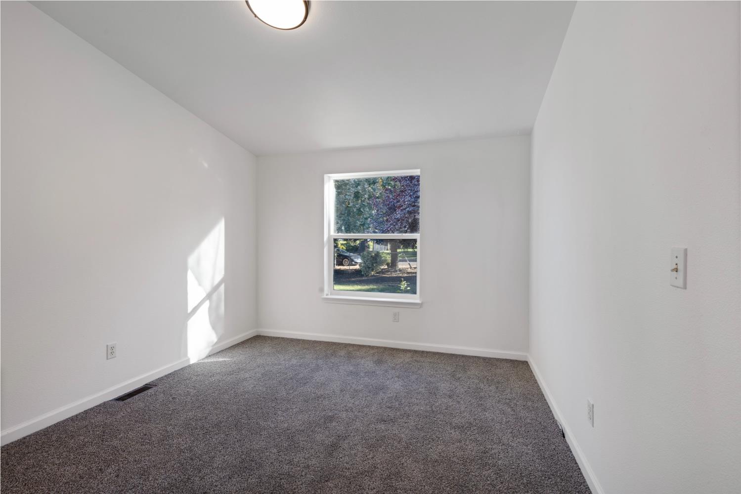 8181 West Kile Road Thornton, CA 95686 - Photo 23 of 65 an empty room with a window
