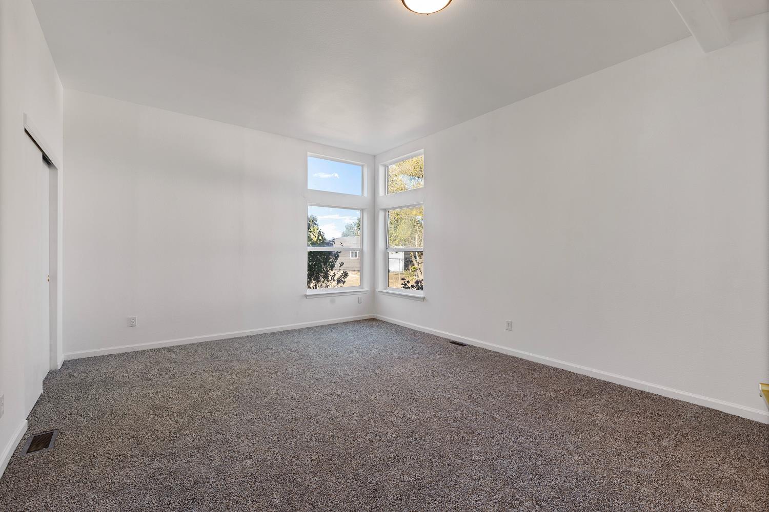8181 West Kile Road Thornton, CA 95686 - Photo 26 of 65 an empty room with windows