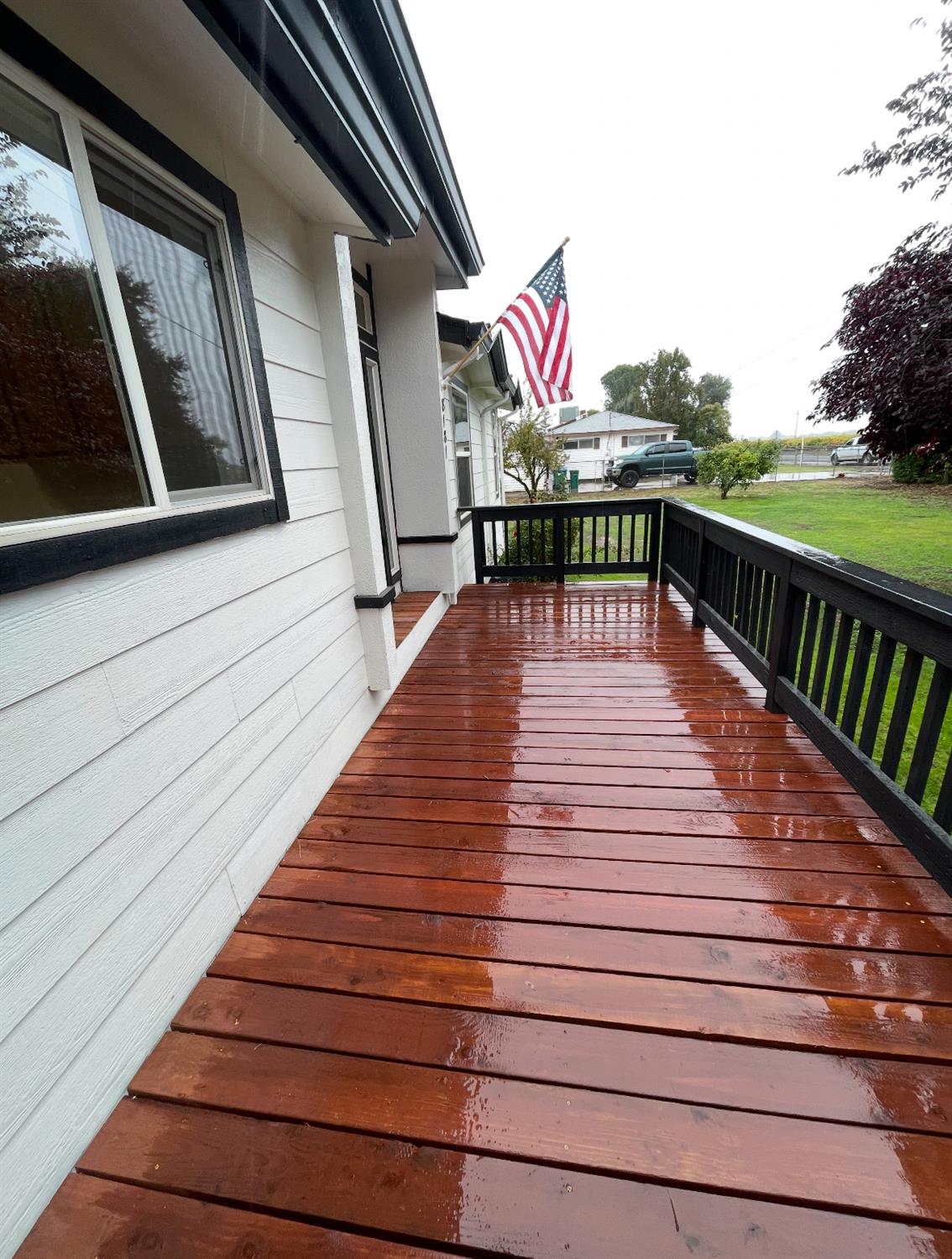 8181 West Kile Road Thornton, CA 95686 - Photo 5 of 65 a balcony with wooden floor and stairs