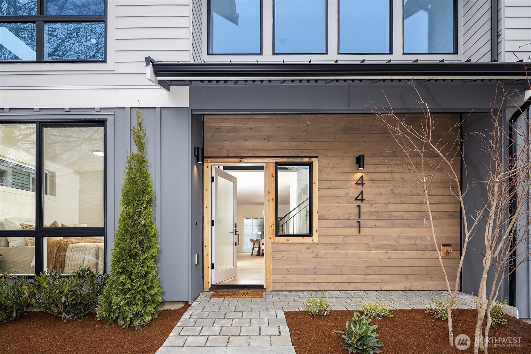 4411 1st Avenue Northeast Seattle, WA 98103 - Photo 2 of 26