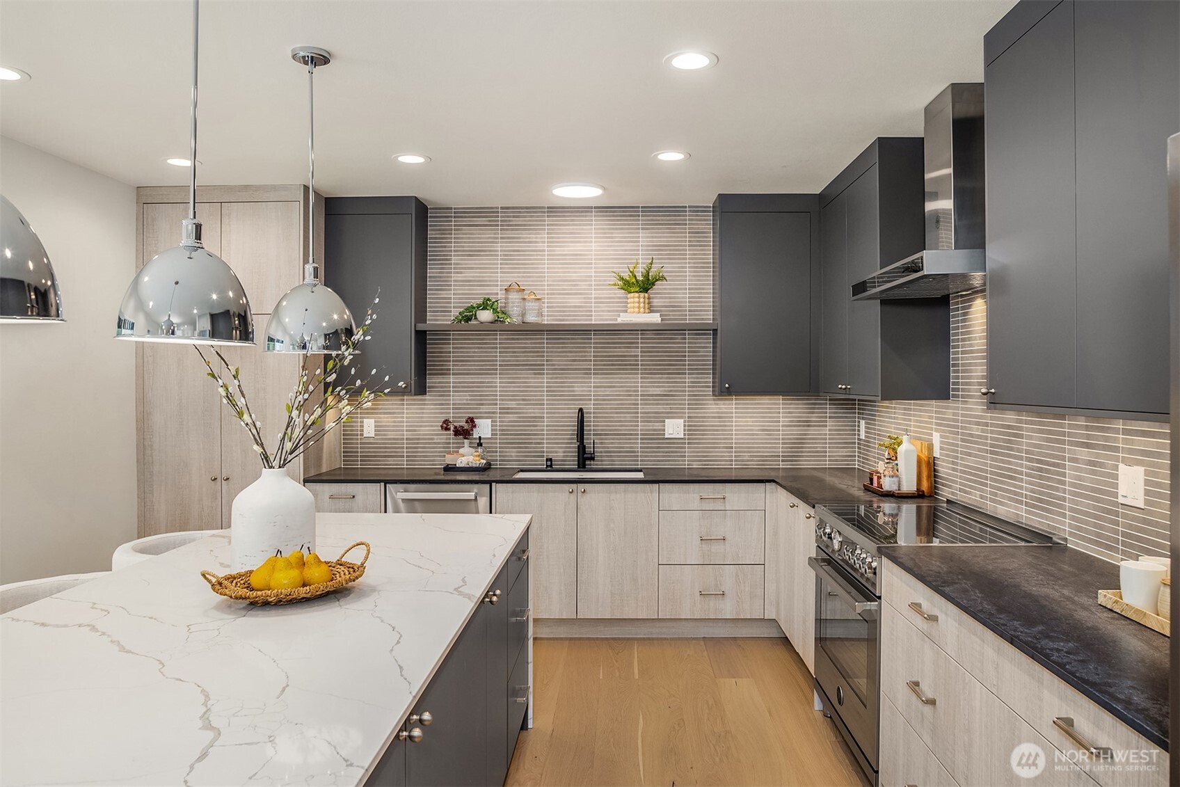 4411 1st Avenue Northeast Seattle, WA 98103 - Photo 5 of 26