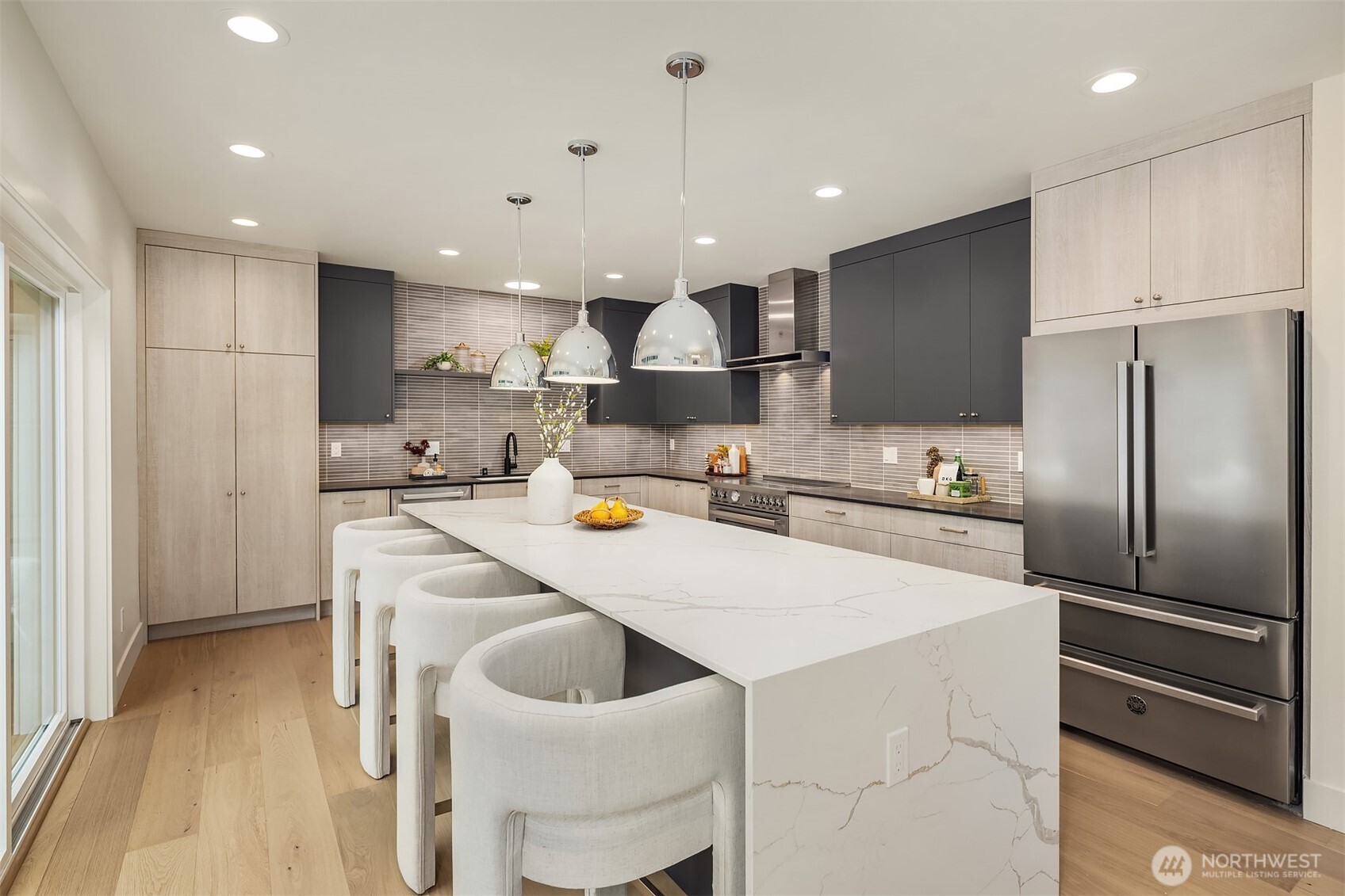 4411 1st Avenue Northeast Seattle, WA 98103 - Photo 6 of 26