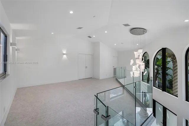 a view of livingroom with furniture