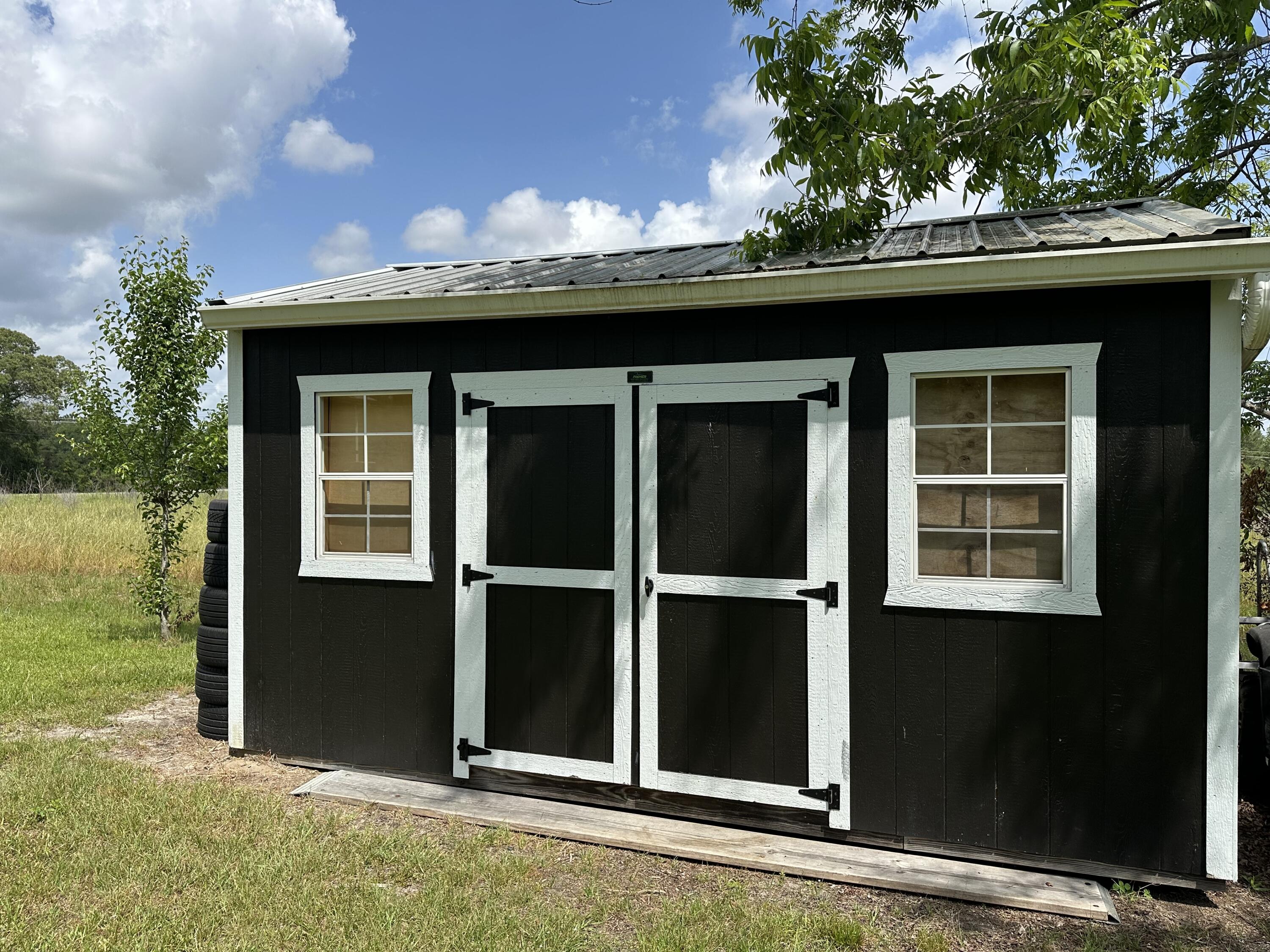 10712 Highway 331 DeFuniak Springs, FL 32433 - Photo 15 of 56 a view of a balcony with an outdoor space