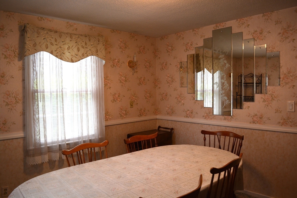 20 Exeter Street West Springfield, MA 01089 - Photo 25 of 42