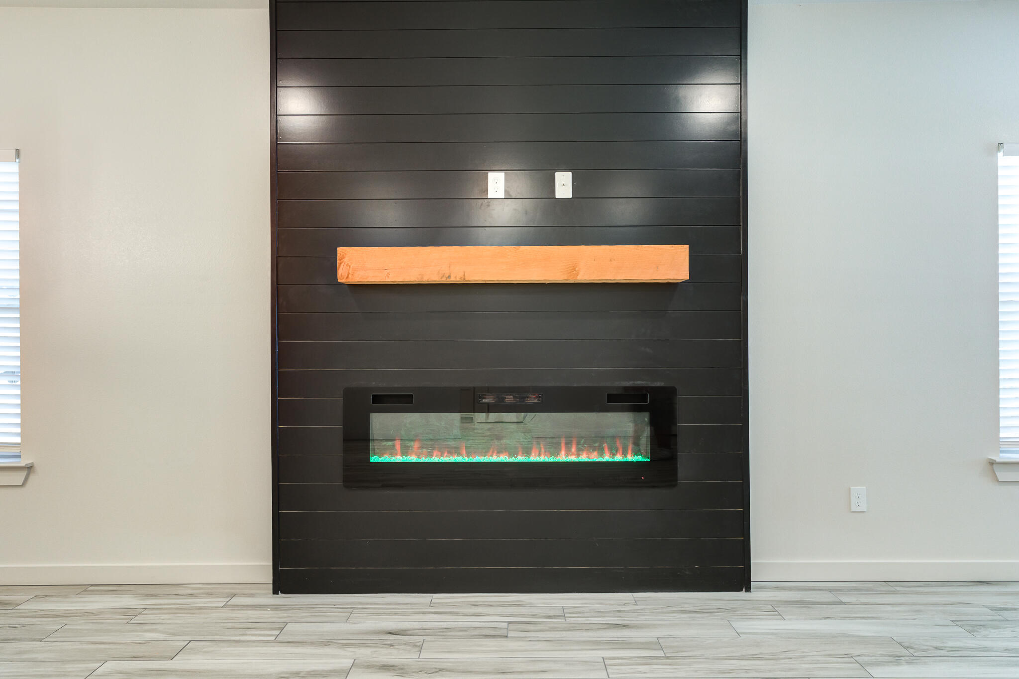 1119 North 7th Street Wolfforth, TX 79382 - Photo 7 of 25 a living room with a fireplace