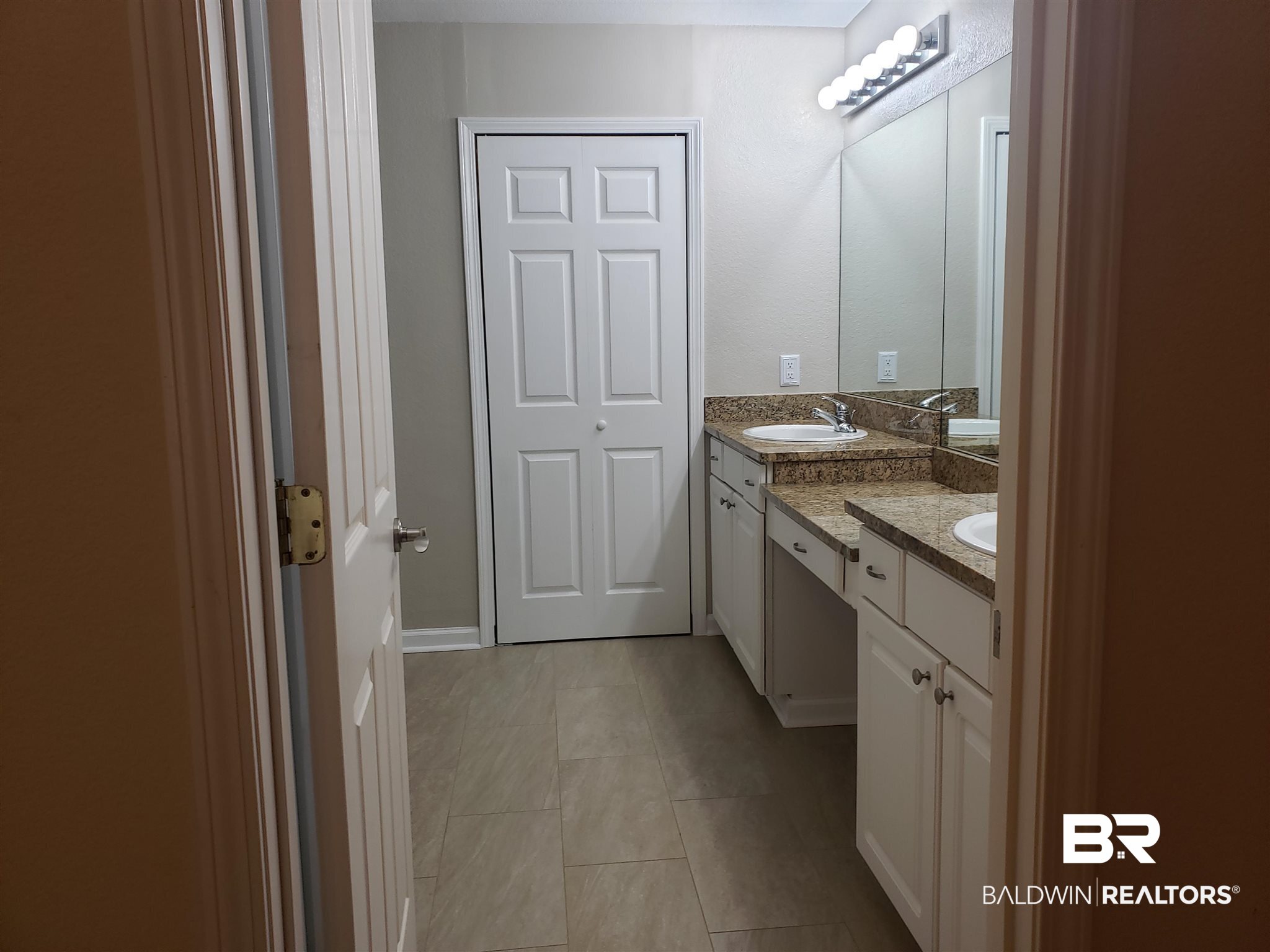204 Wyld Palms Drive, Unit 204 Foley, AL 36535 - Photo 26 of 34 Master Bathroom