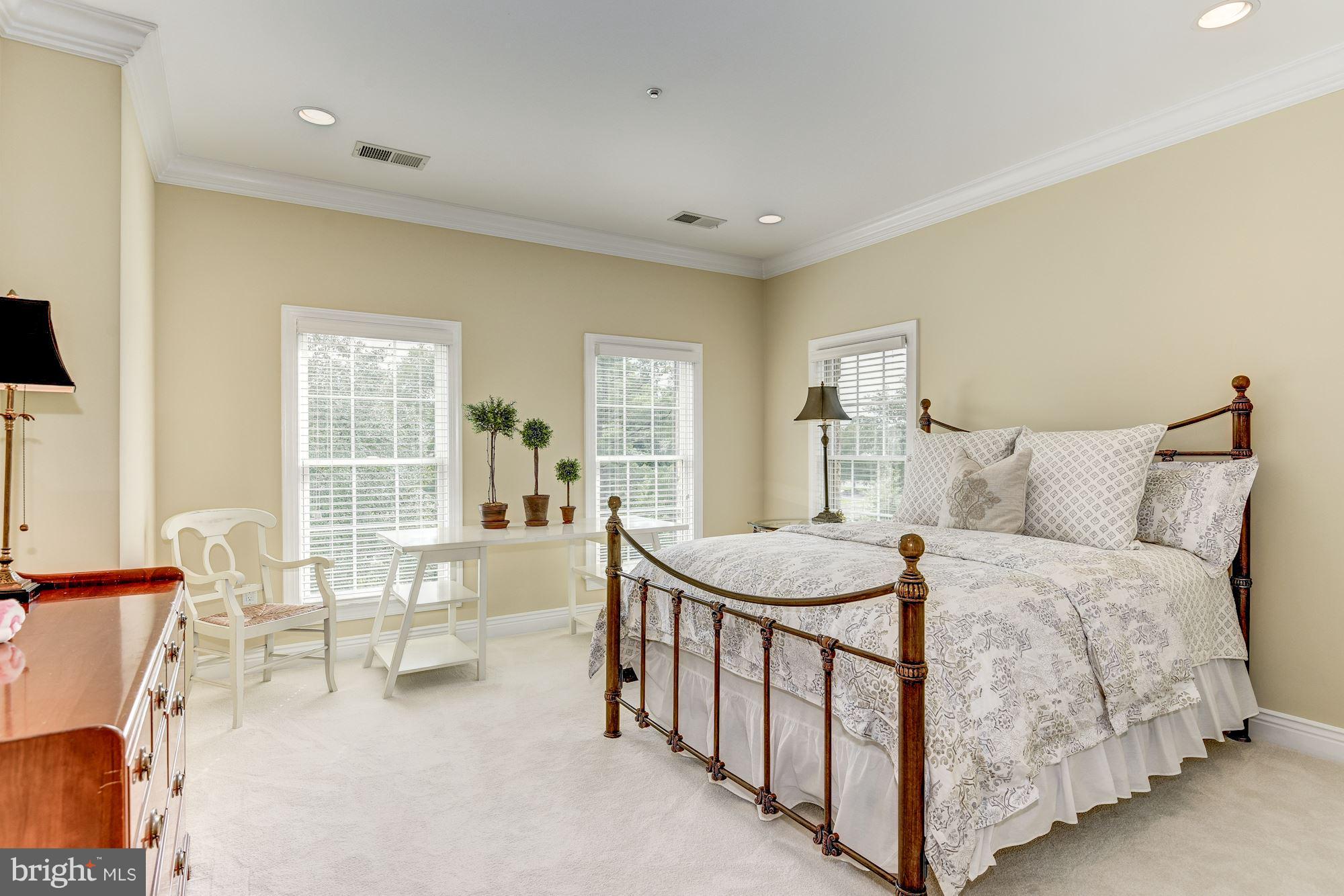 10010 Gary Road Potomac, MD 20854 - Photo 19 of 30 Upper Level Bedroom #2, En-suite Bath