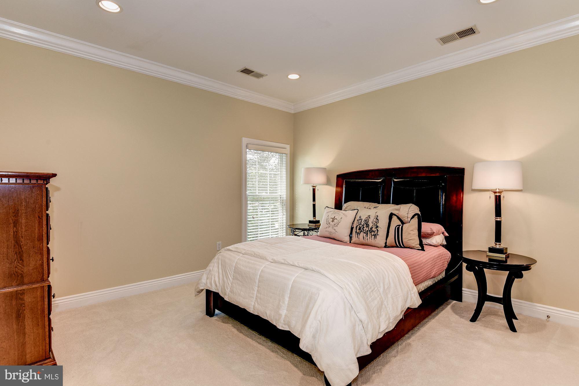 10010 Gary Road Potomac, MD 20854 - Photo 20 of 30 Upper Level Bedroom #3, En-suite Bath