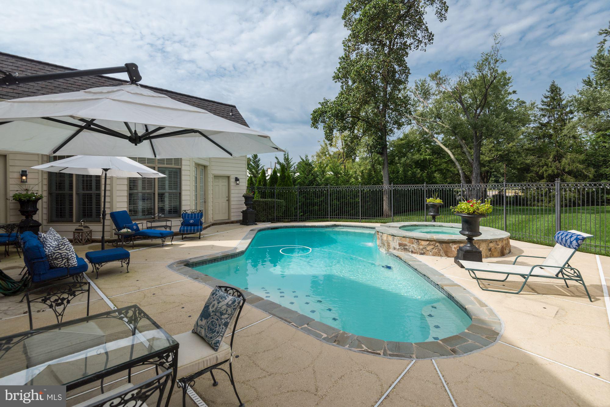 10010 Gary Road Potomac, MD 20854 - Photo 26 of 30 Inviting Pool