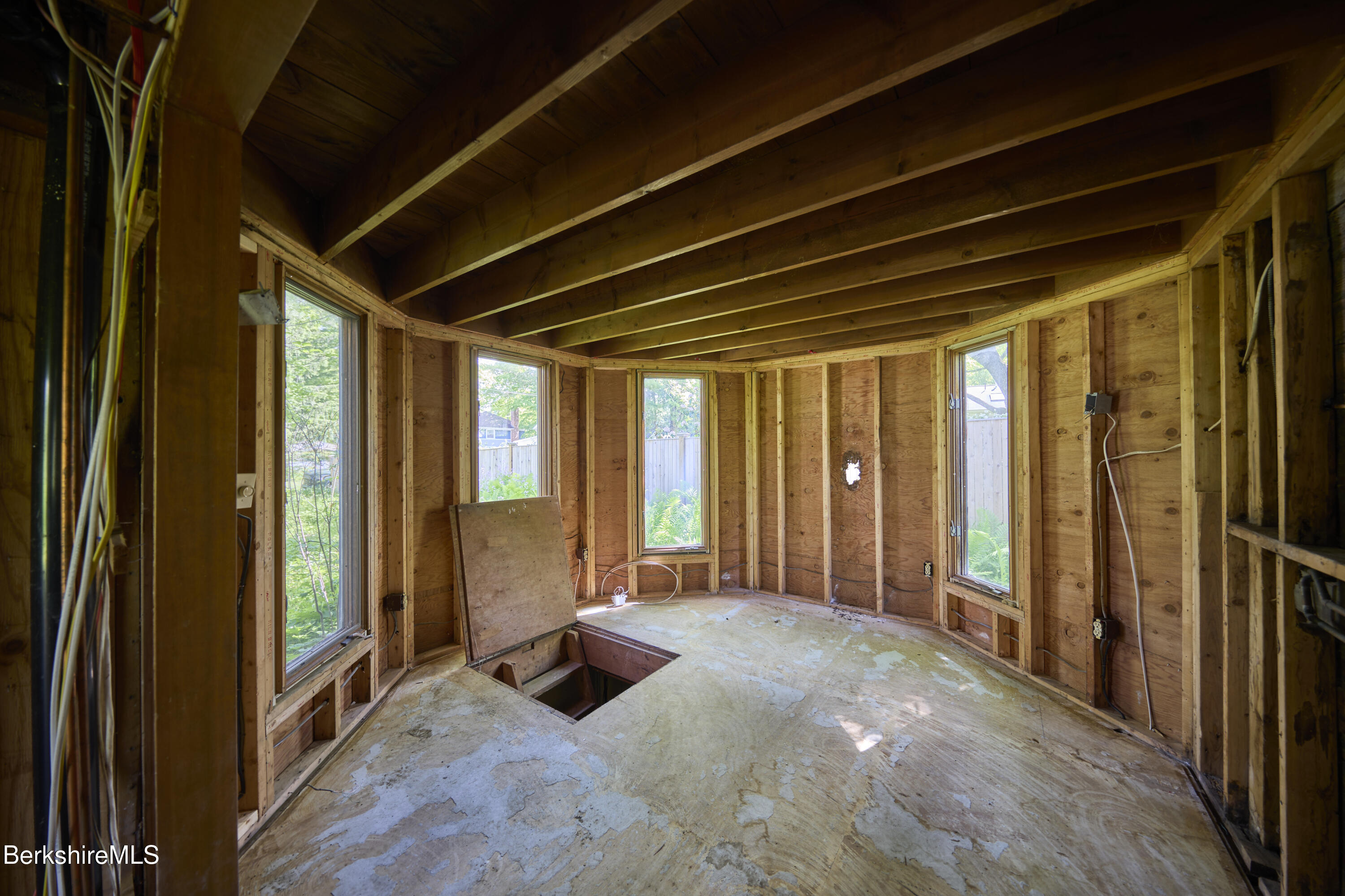 7 Church Street Stockbridge, MA 01262 - Photo 5 of 9 Dining room