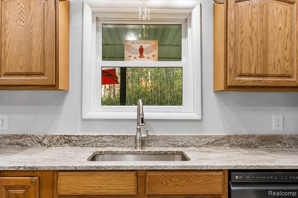 15756 Lewis Road Capac, MI 48014 - Photo 17 of 37