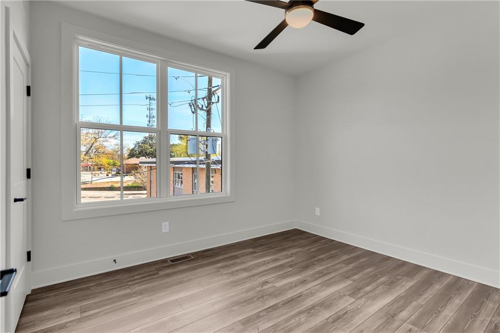 152 Chestnut Circle Atlanta, GA 30342 - Photo 25 of 53 an empty room with a window