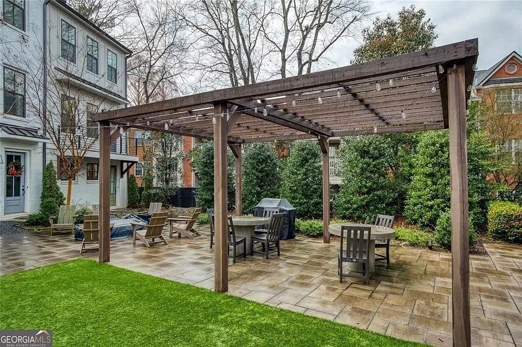 152 Chestnut Circle Atlanta, GA 30342 - Photo 43 of 53 a backyard of a house with a garden table and chairs