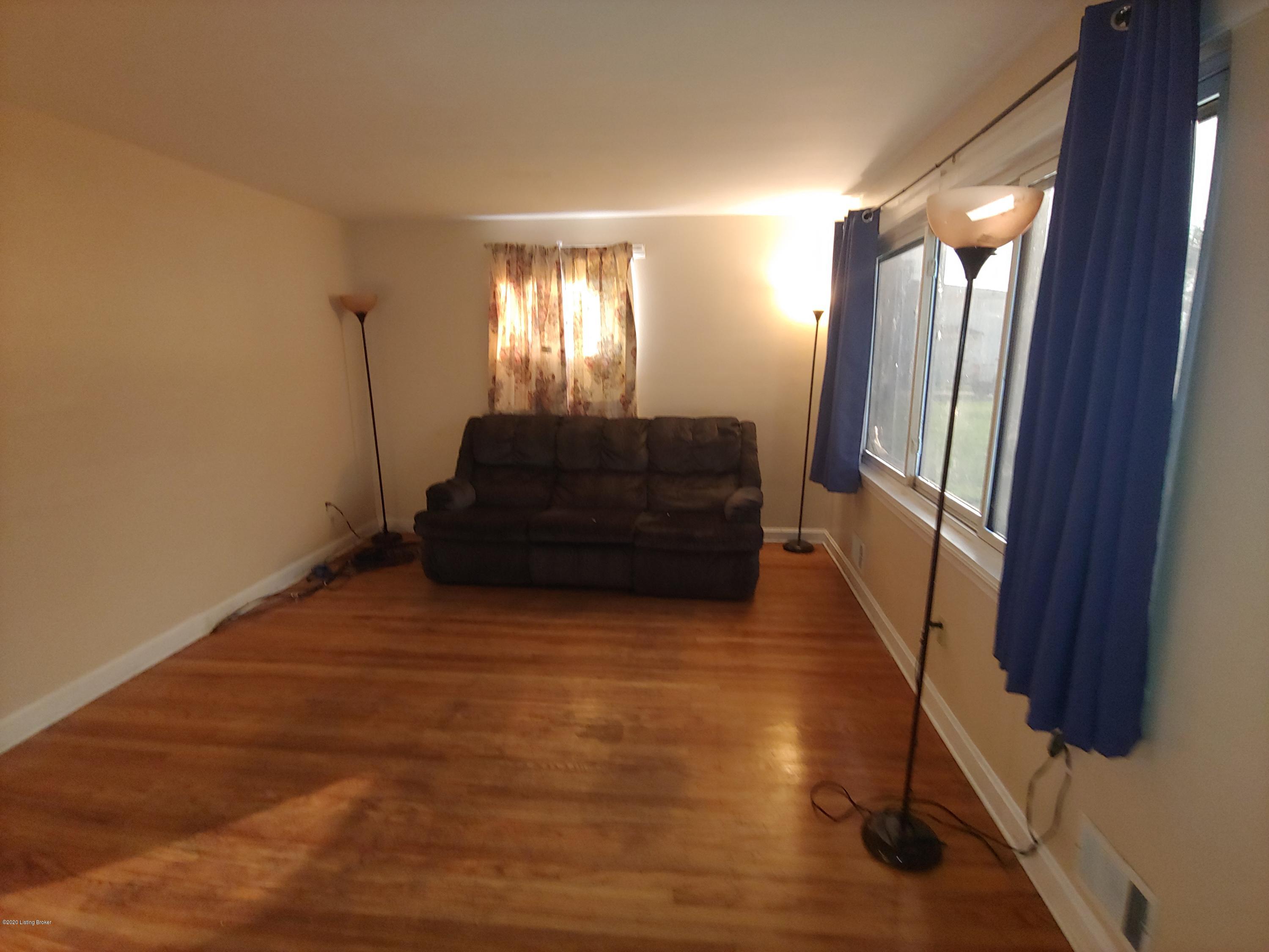 4829 Dover Road Louisville, KY 40216 - Photo 10 of 29 0502201906a_HDR