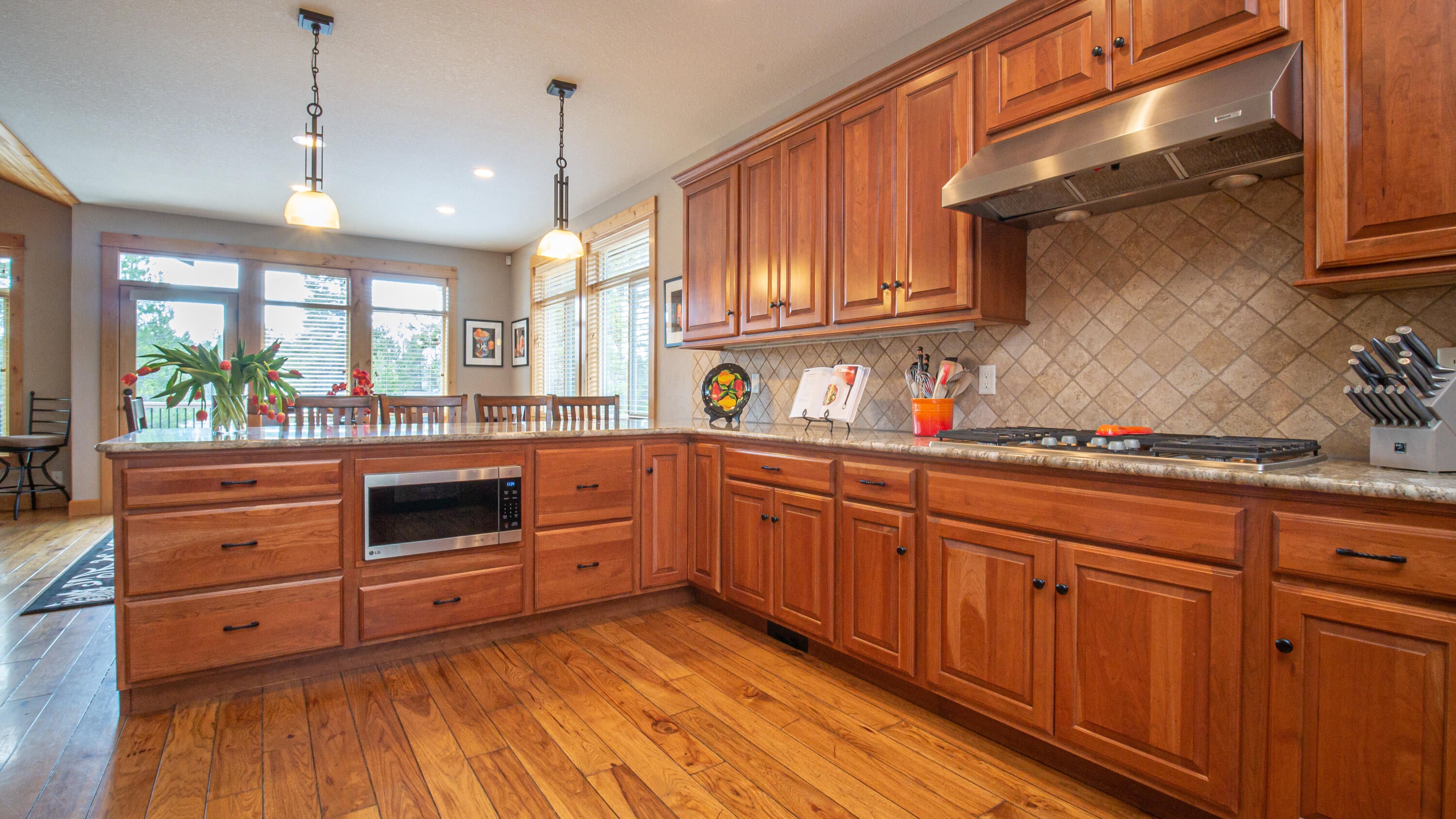 18177 Oregon Loop Sunriver, OR 97707 - Photo 13 of 34 Kitchen