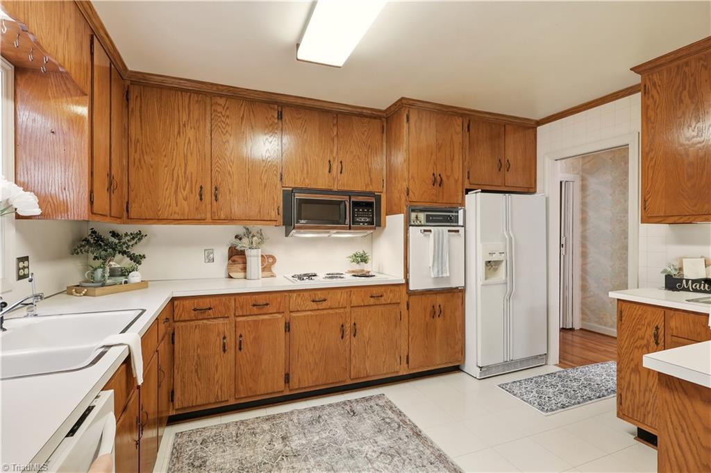 1040 Cantering Road High Point, NC 27262 - Photo 12 of 49 Kitchen