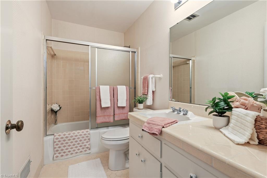 1040 Cantering Road High Point, NC 27262 - Photo 30 of 49 Main level full bath