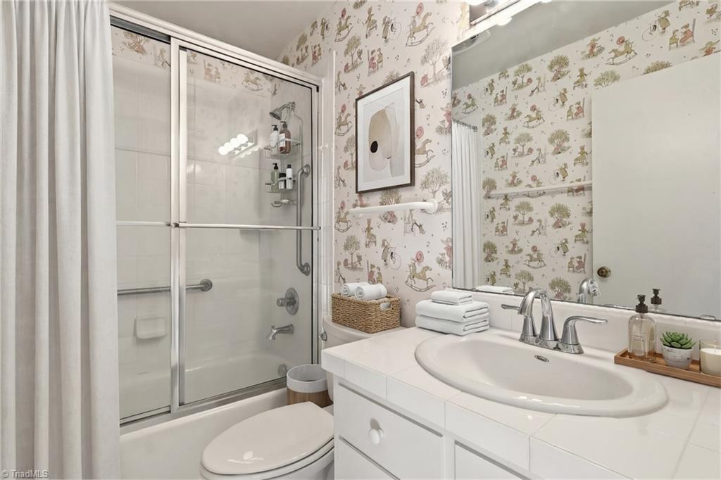 1040 Cantering Road High Point, NC 27262 - Photo 45 of 49 Upper level 2nd full bathroom