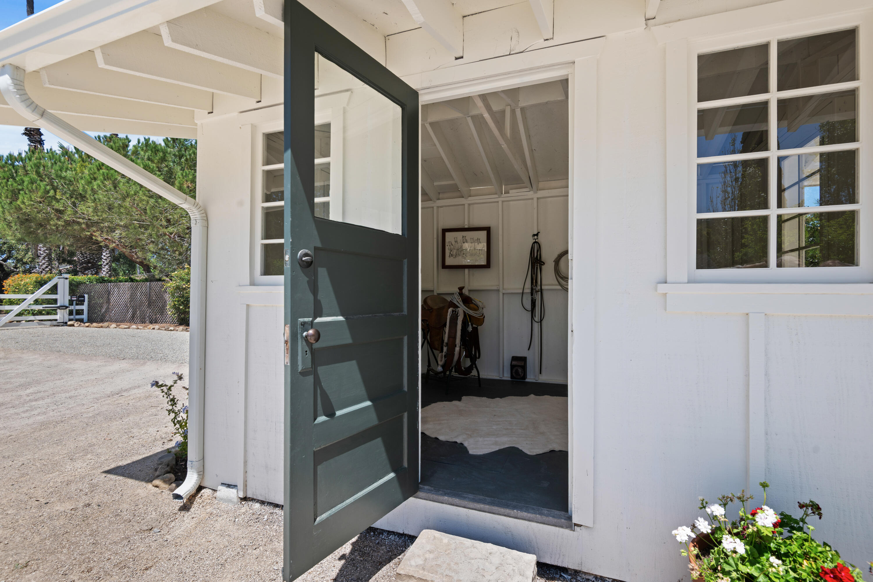 360 Arboleda Road Santa Barbara, CA 93110 - Photo 29 of 33 Tack Room