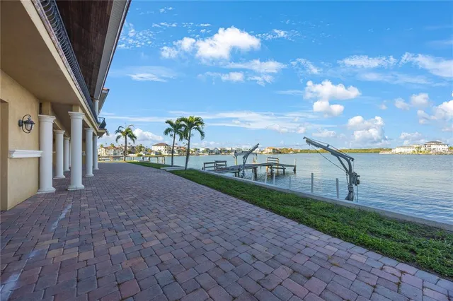 a view of a pathway both side of building