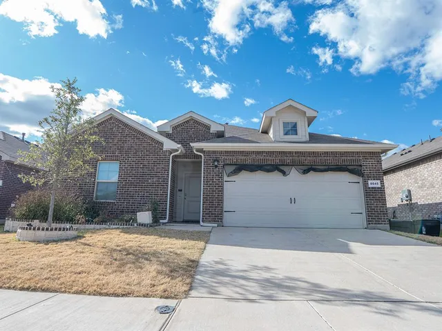 $2,400 | 8645 Mirror Lk Drive, Fort Worth, TX 76179