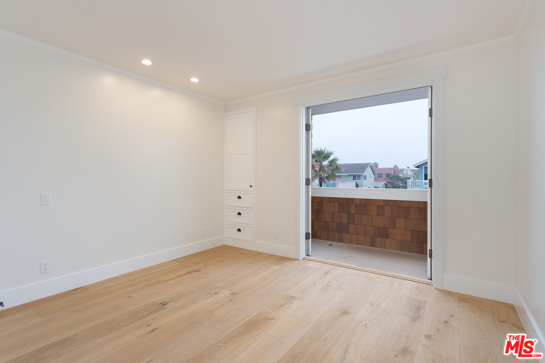 861 Mandalay Beach Road Oxnard, CA 93035 - Photo 23 of 31 a view of an empty room with a window