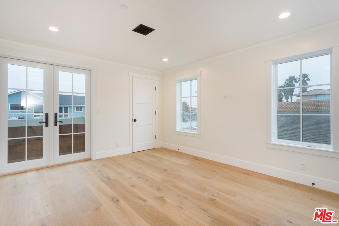 861 Mandalay Beach Road Oxnard, CA 93035 - Photo 24 of 31 a view of empty room with windows