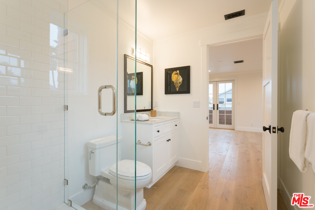 861 Mandalay Beach Road Oxnard, CA 93035 - Photo 30 of 31 a bathroom with a shower sink and mirror