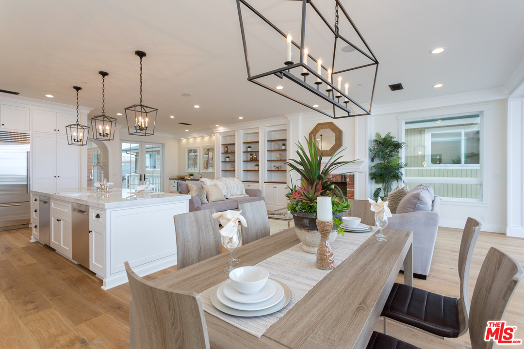 861 Mandalay Beach Road Oxnard, CA 93035 - Photo 4 of 31 a very nice looking dining room with a table and chairs