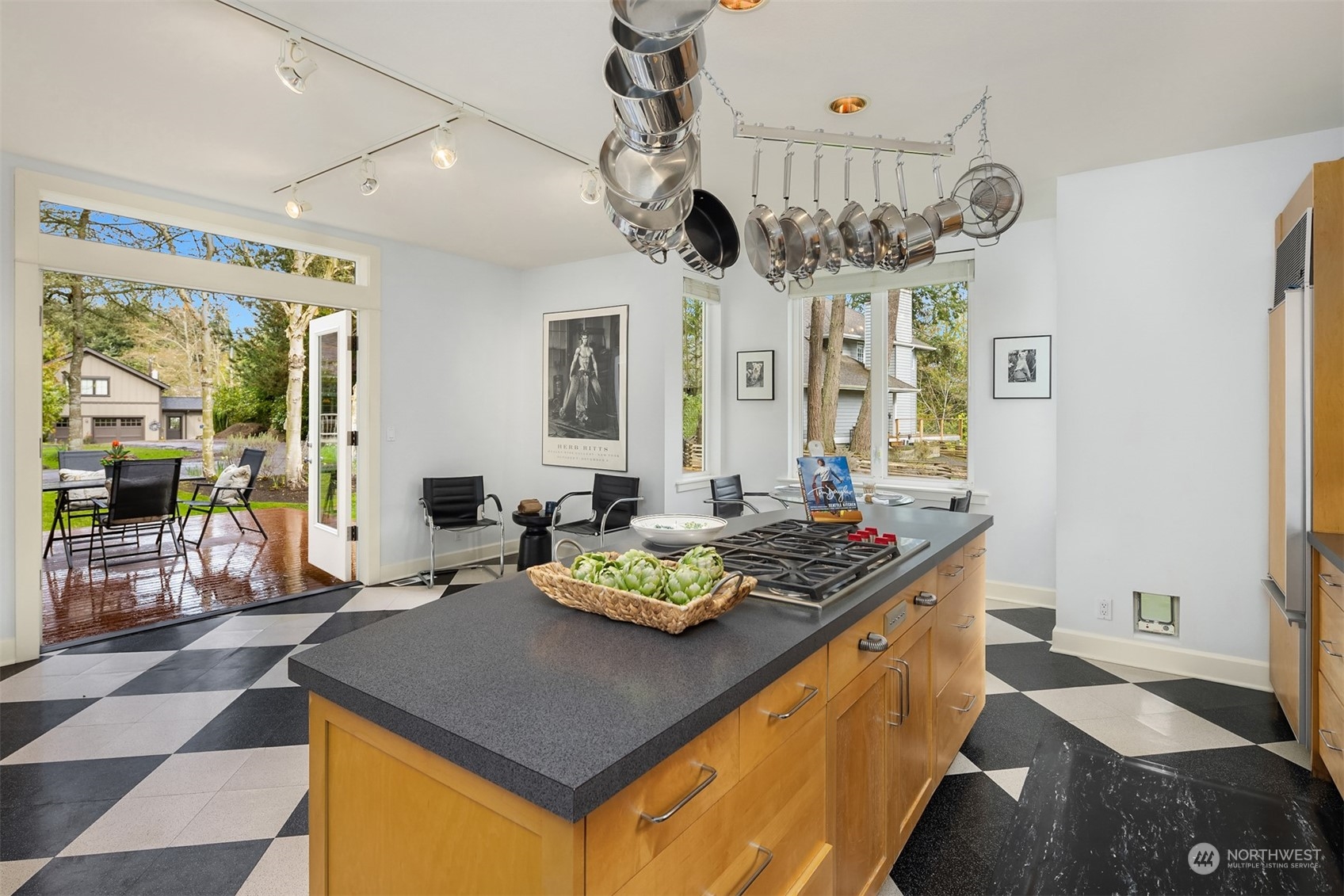 10646 Northeast Valley Road Bainbridge Island, WA 98110 - Photo 11 of 40 Gallery Image 11