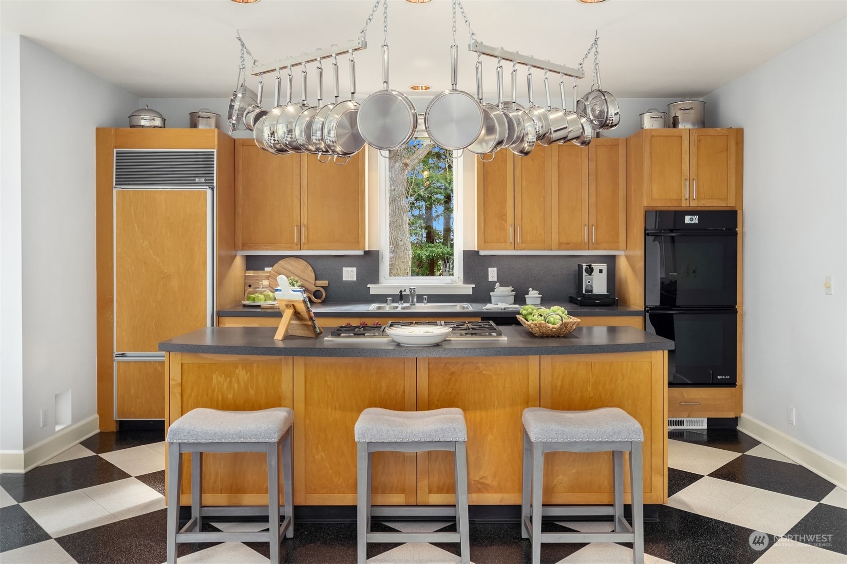 10646 Northeast Valley Road Bainbridge Island, WA 98110 - Photo 15 of 40 Gallery Image 15