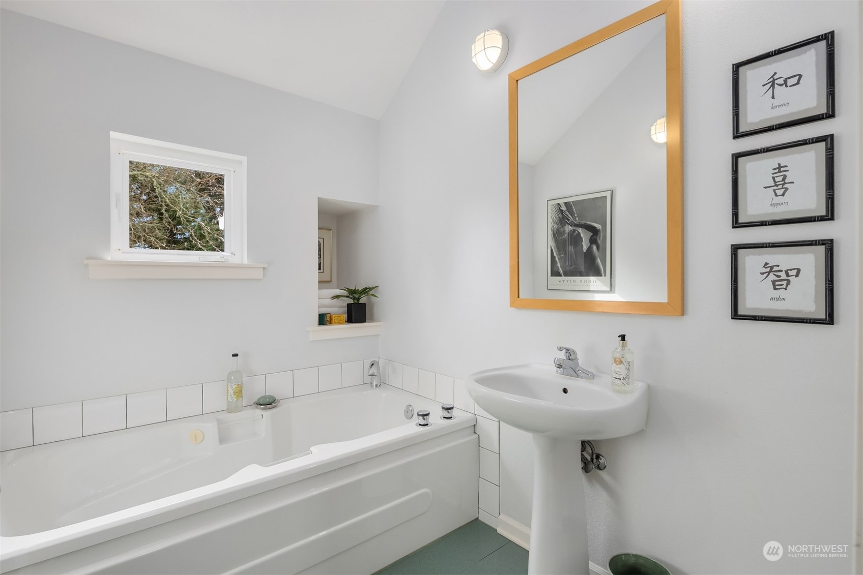 10646 Northeast Valley Road Bainbridge Island, WA 98110 - Photo 26 of 40 Gallery Image 26