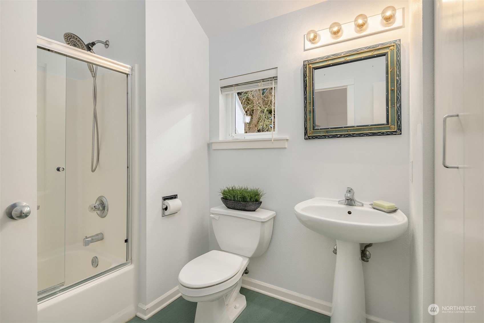 10646 Northeast Valley Road Bainbridge Island, WA 98110 - Photo 32 of 40 Gallery Image 32