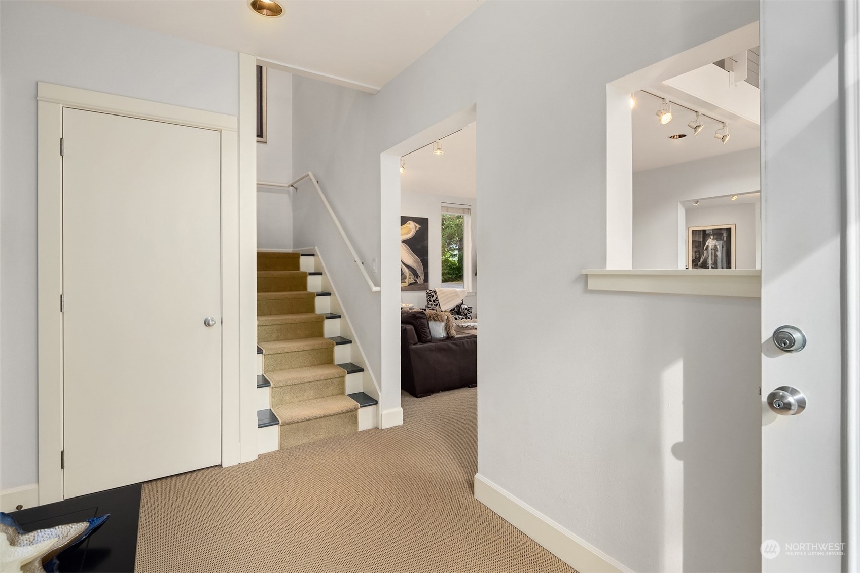 10646 Northeast Valley Road Bainbridge Island, WA 98110 - Photo 5 of 40 Gallery Image 5