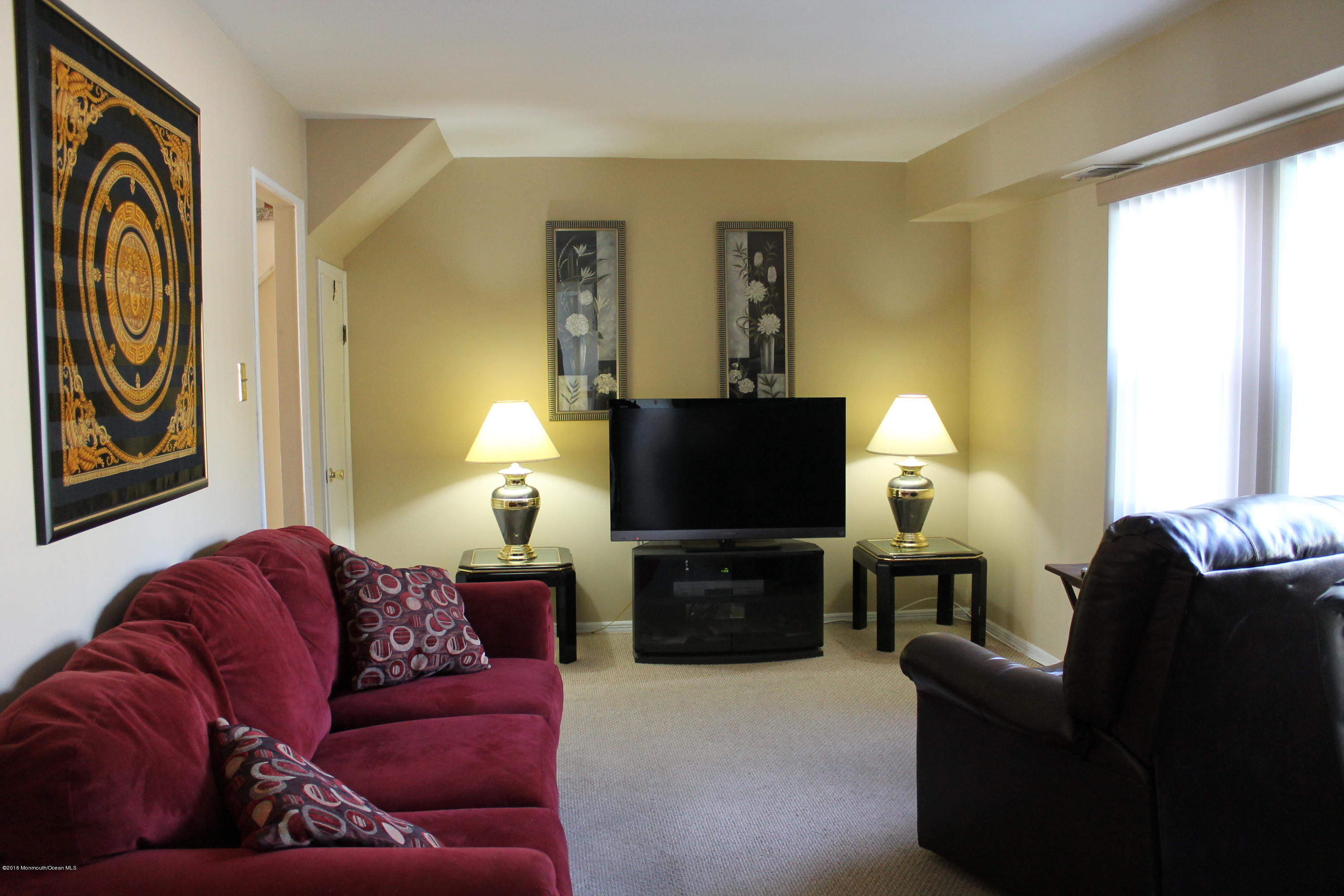 11 Potter Road Freehold, NJ 07728 - Photo 9 of 22 IMG_1376