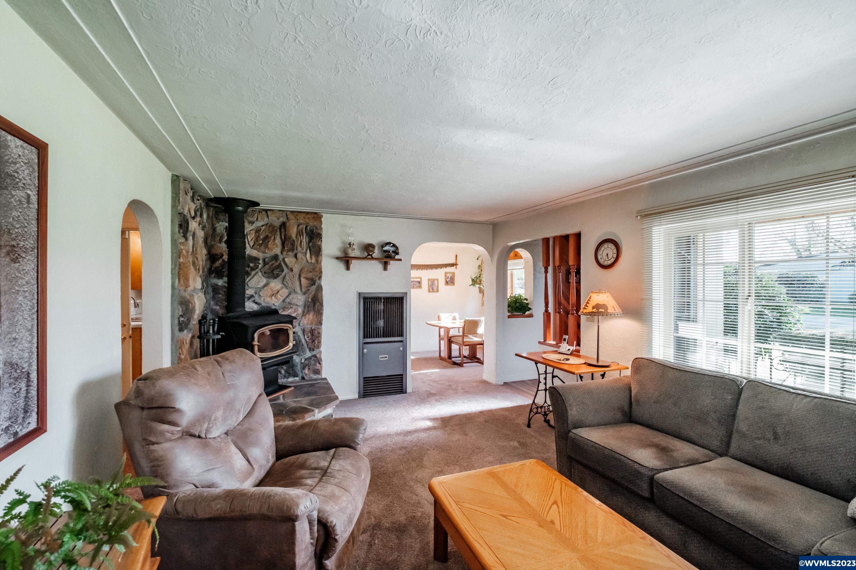 4220 Macleay Road Southeast Salem, OR 97317 - Photo 7 of 39 Gallery Image 7