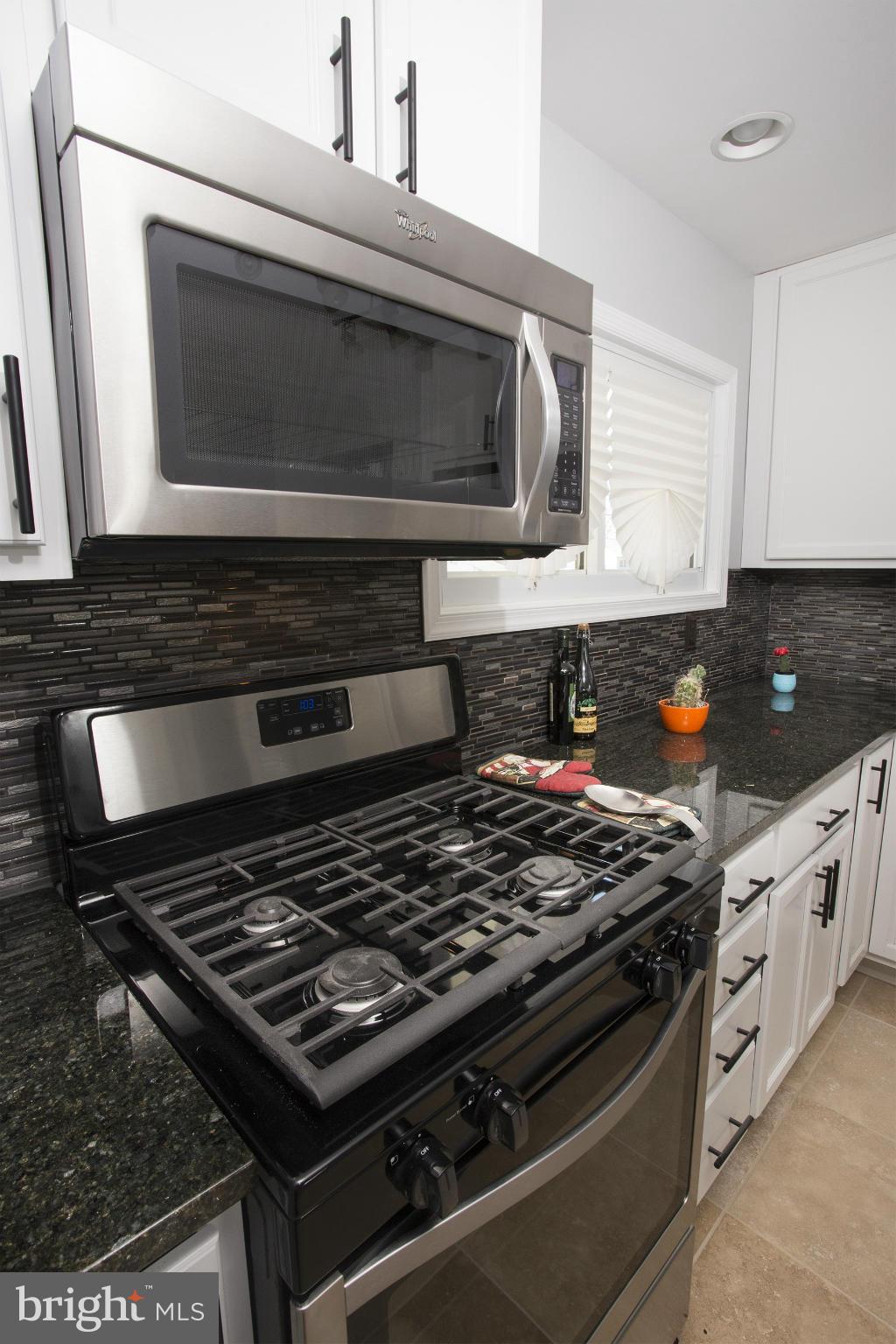 5925 Charnwood Road Baltimore, MD 21228 - Photo 10 of 29 Kitchen