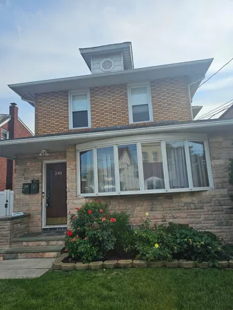 $2,200 | 240 Copeland Avenue, Unit 2, Lyndhurst, NJ 07071
