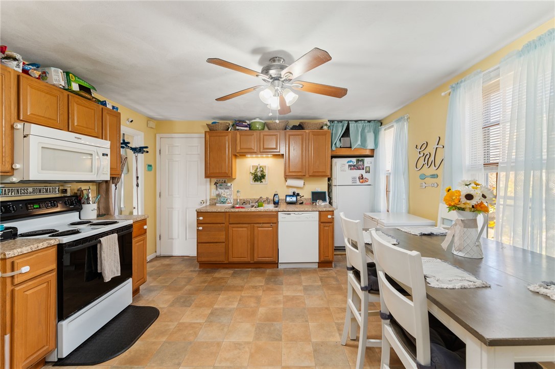 38 Lincoln Street Woonsocket, RI 02895 - Photo 3 of 18