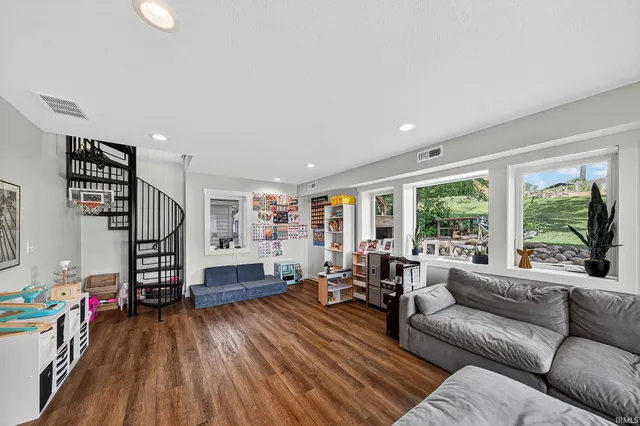 $449,900 | 9061 East Hatchery Road, Syracuse, IN 46567