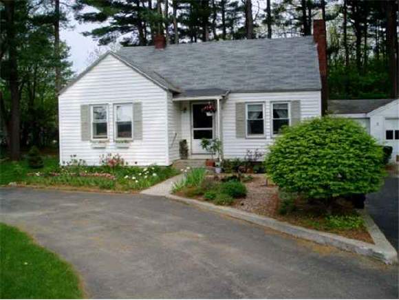 16 Walton Road Plaistow, NH 03865 - Photo 1 of 5