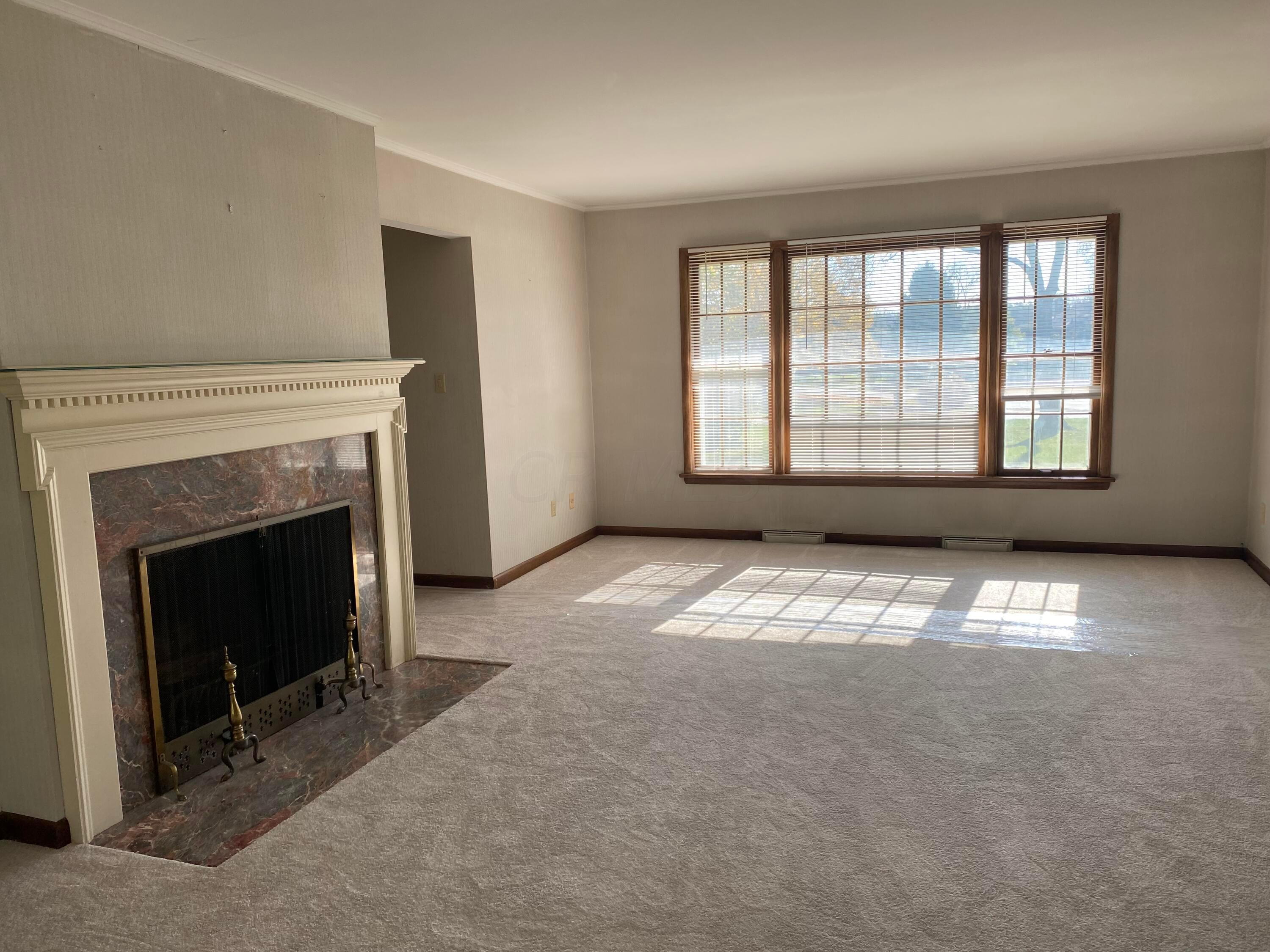 2840 Charing Road Upper Arlington, OH 43221 - Photo 15 of 39 Updated Living Room