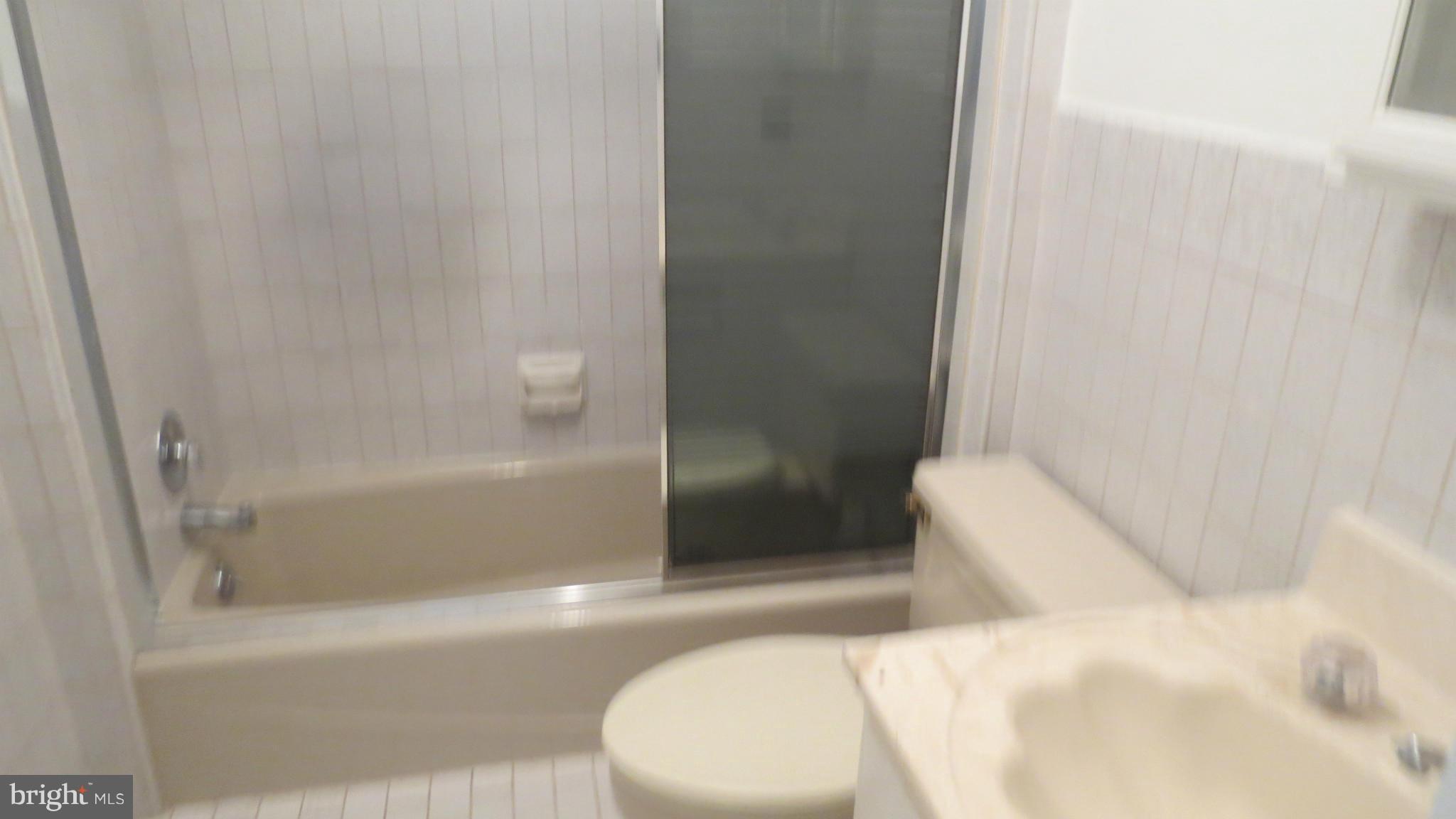 21911 Whites Ferry Road Dickerson, MD 20842 - Photo 23 of 30 Bath