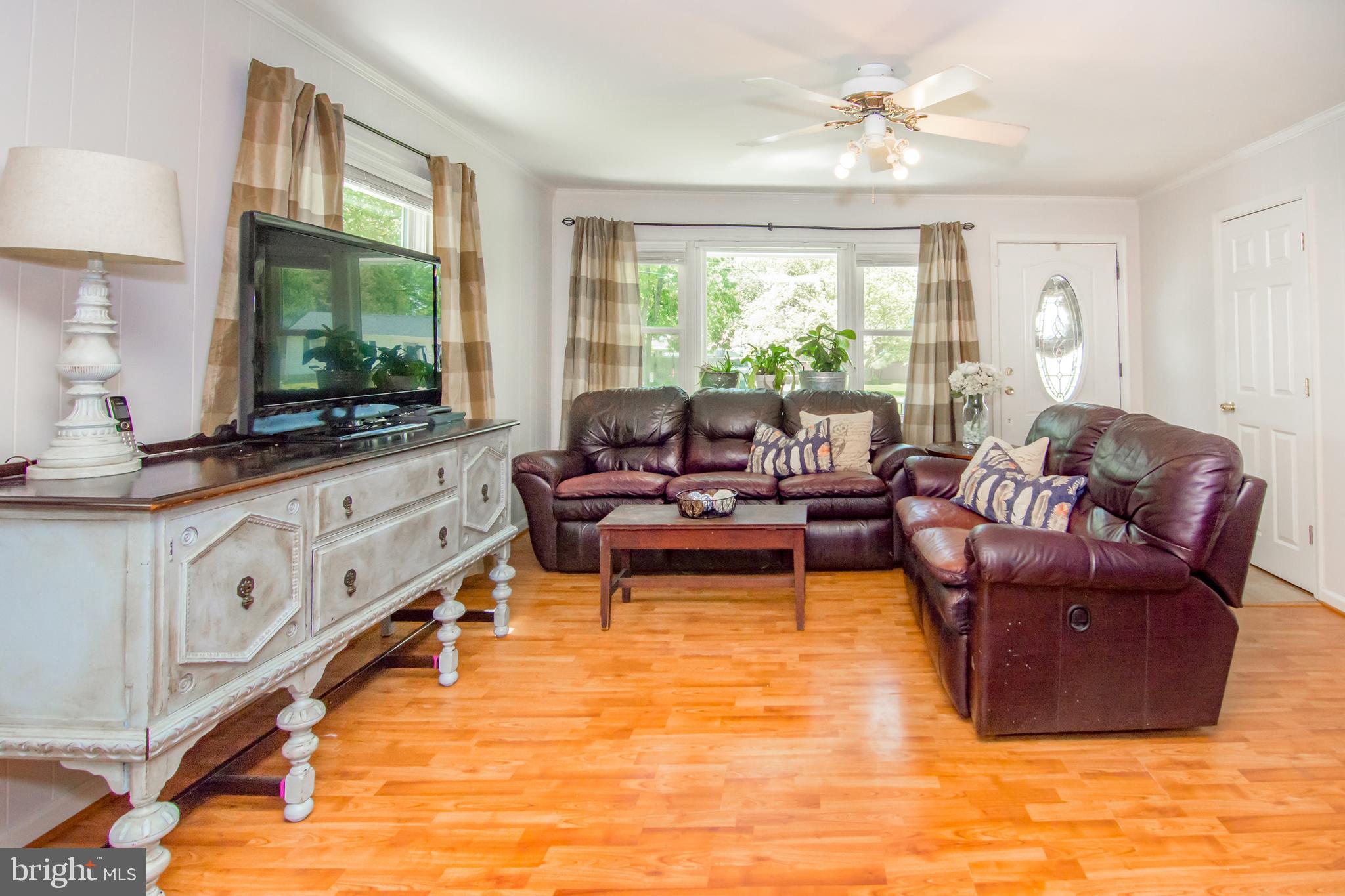 1664 Snug Harbor Road Shady Side, MD 20764 - Photo 6 of 58 Living Room
