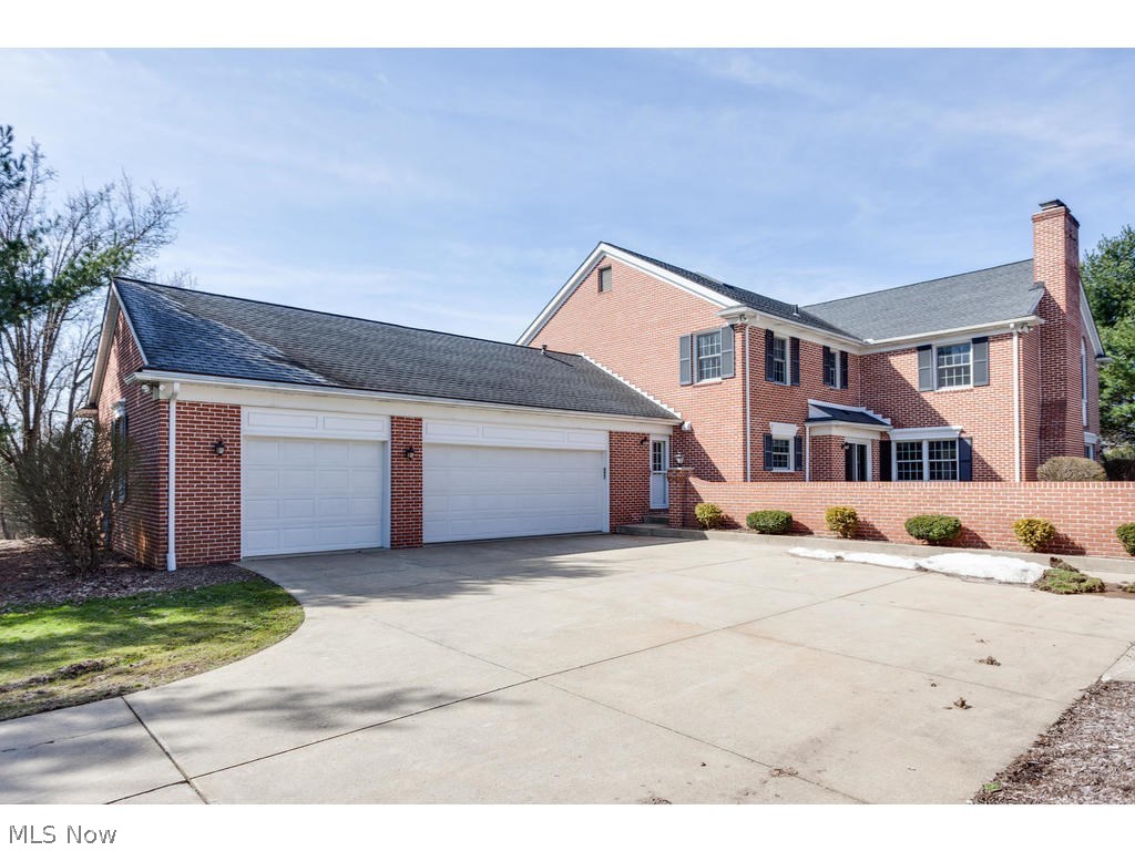 2925 Roundhill Road Akron, OH 44333 - Photo 30 of 33